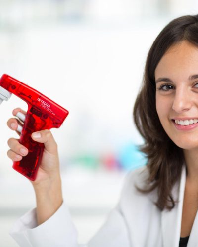 pipetboy-acu-2-pipette-controller-red-posing